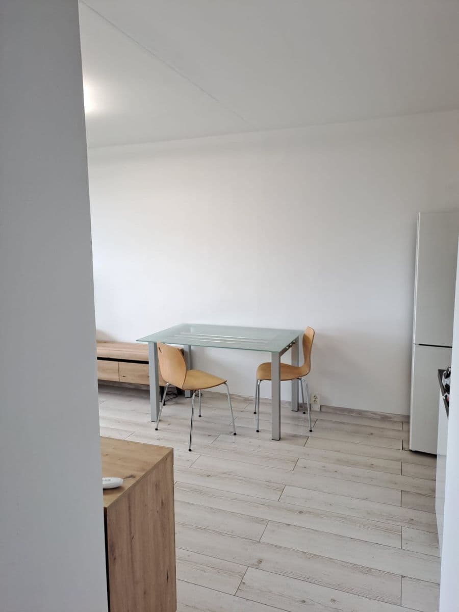 Prenájom bytu 2-izbový 43 m², Hostinského, Praha, Praha Prenájom bytu 2-izbový 43 m², Hostinského, Praha, Praha