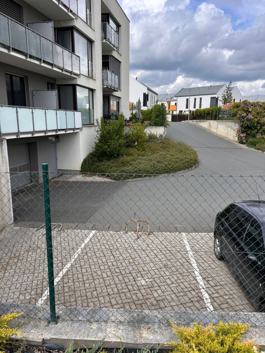 Prenájom garáže 15 m², Jinočany, Středočeský kraj Prenájom garáže 15 m², Jinočany, Středočeský kraj