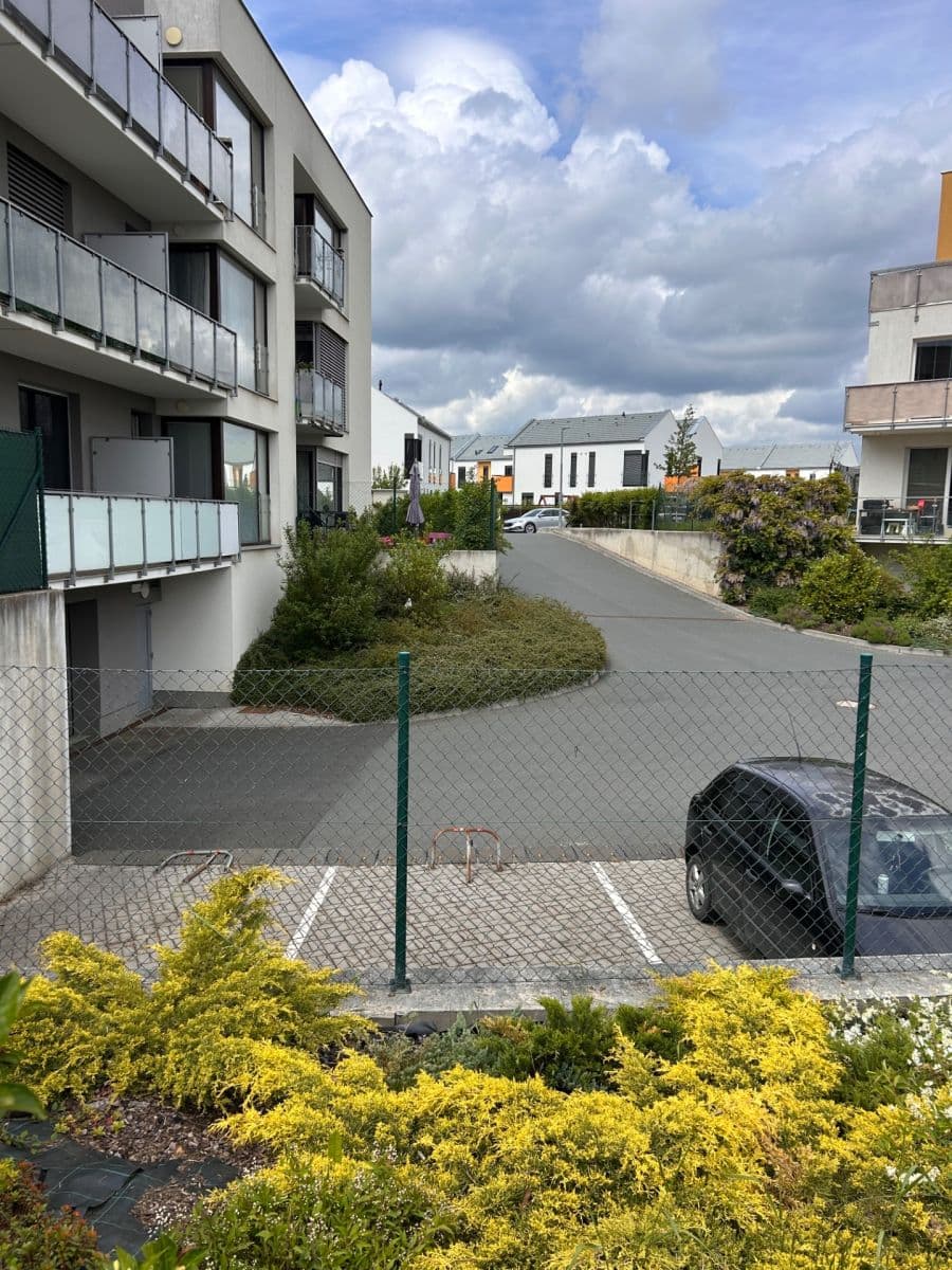Prenájom garáže 15 m², Jinočany, Středočeský kraj Prenájom garáže 15 m², Jinočany, Středočeský kraj
