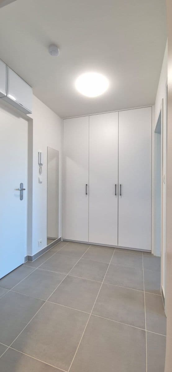 Prenájom bytu 2-izbový 50 m², Komořanská, Praha, Praha Prenájom bytu 2-izbový 50 m², Komořanská, Praha, Praha