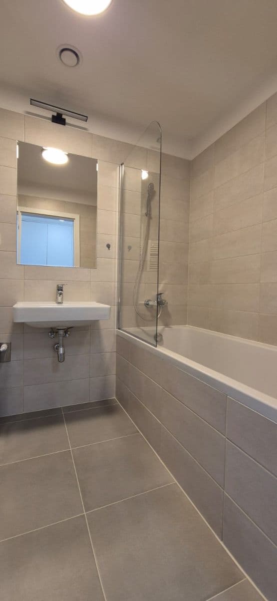 Prenájom bytu 2-izbový 50 m², Komořanská, Praha, Praha Prenájom bytu 2-izbový 50 m², Komořanská, Praha, Praha