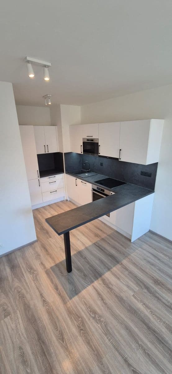Prenájom bytu 2-izbový 50 m², Komořanská, Praha, Praha Prenájom bytu 2-izbový 50 m², Komořanská, Praha, Praha
