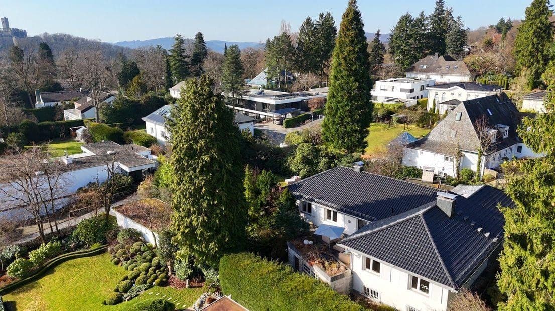 Predaj domu 350 m², pozemek 1.600 m², Königstein im Taunus, Hesensko Predaj domu 350 m², pozemek 1.600 m², Königstein im Taunus, Hesensko