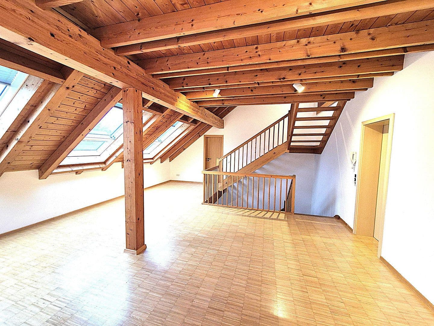 Prenájom domu 200 m², pozemek 420 m², Dietzenbach, Hesensko Prenájom domu 200 m², pozemek 420 m², Dietzenbach, Hesensko