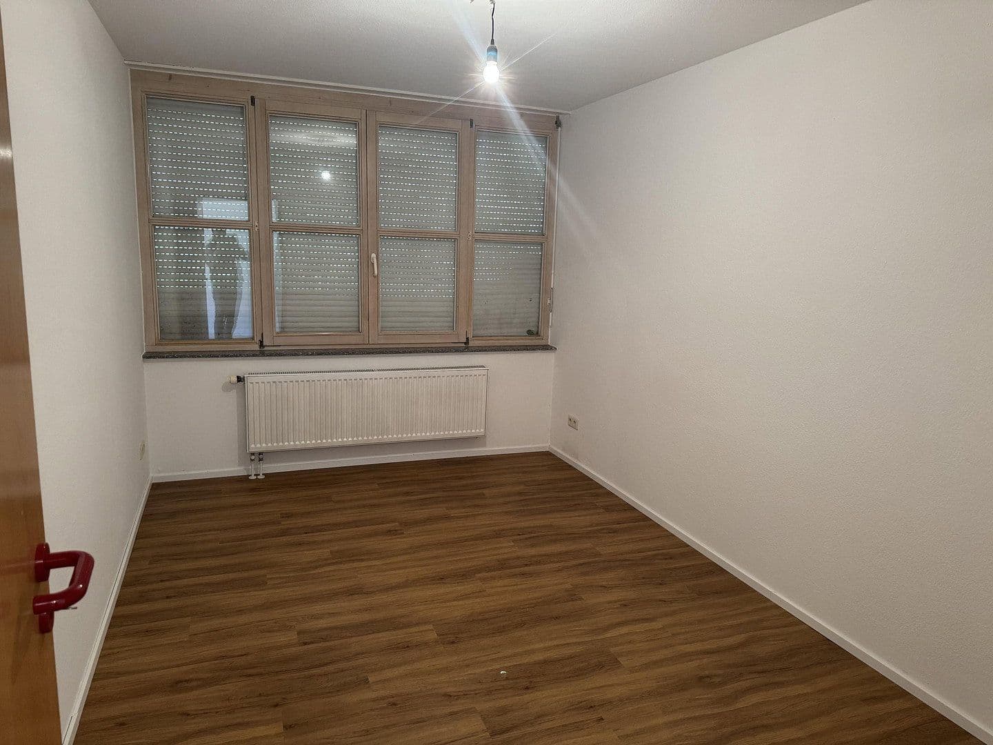 Prenájom bytu 3-izbový 80 m², Asangstr.160, Stuttgart-Obertürkheim, Bádensko-Wurttembersko Prenájom bytu 3-izbový 80 m², Asangstr.160, Stuttgart-Obertürkheim, Bádensko-Wurttembersko