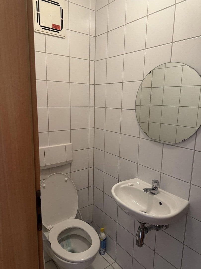Prenájom bytu 3-izbový 80 m², Asangstr.160, Stuttgart-Obertürkheim, Bádensko-Wurttembersko Prenájom bytu 3-izbový 80 m², Asangstr.160, Stuttgart-Obertürkheim, Bádensko-Wurttembersko
