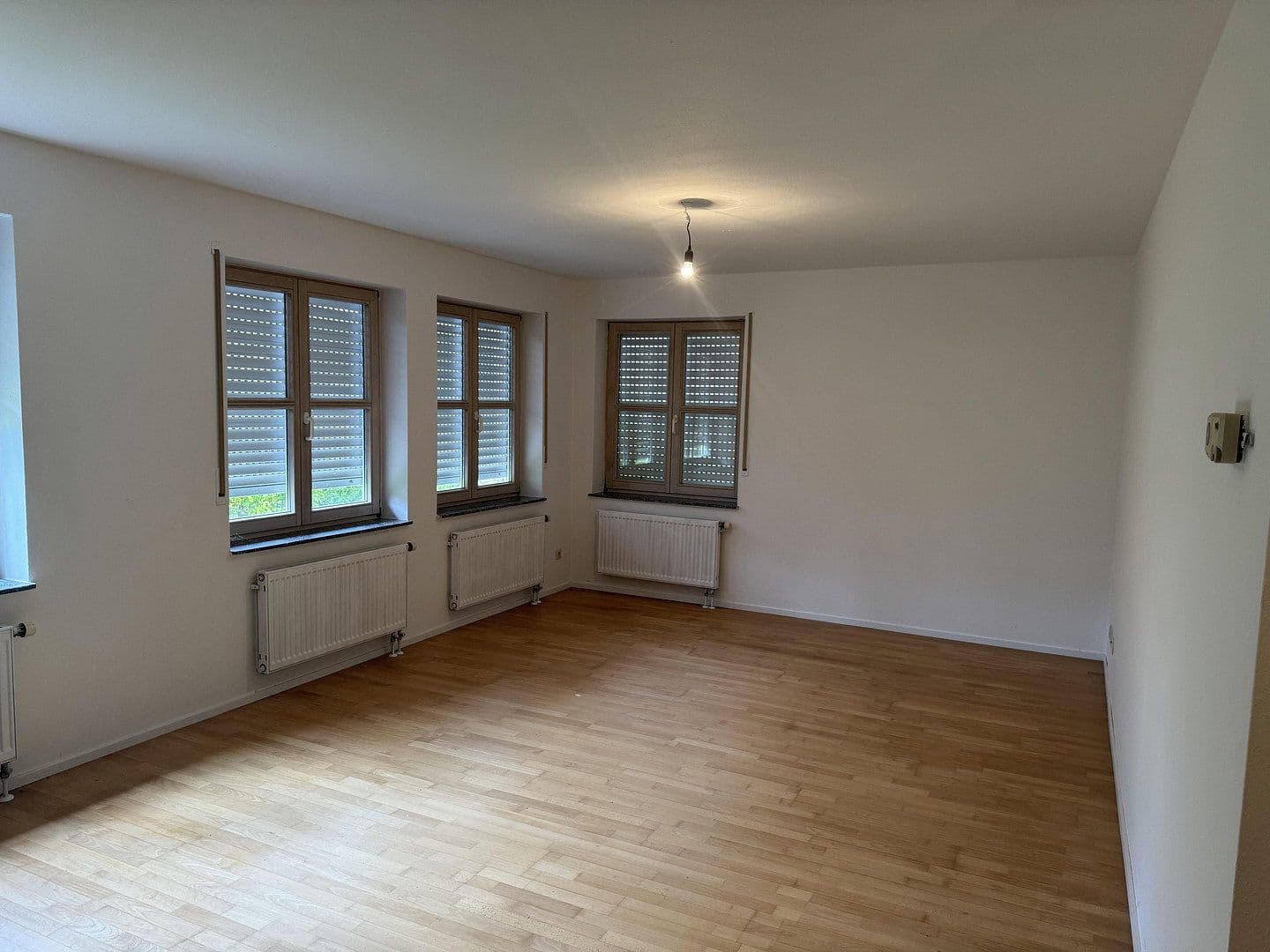 Prenájom bytu 3-izbový 80 m², Asangstr.160, Stuttgart-Obertürkheim, Bádensko-Wurttembersko Prenájom bytu 3-izbový 80 m², Asangstr.160, Stuttgart-Obertürkheim, Bádensko-Wurttembersko