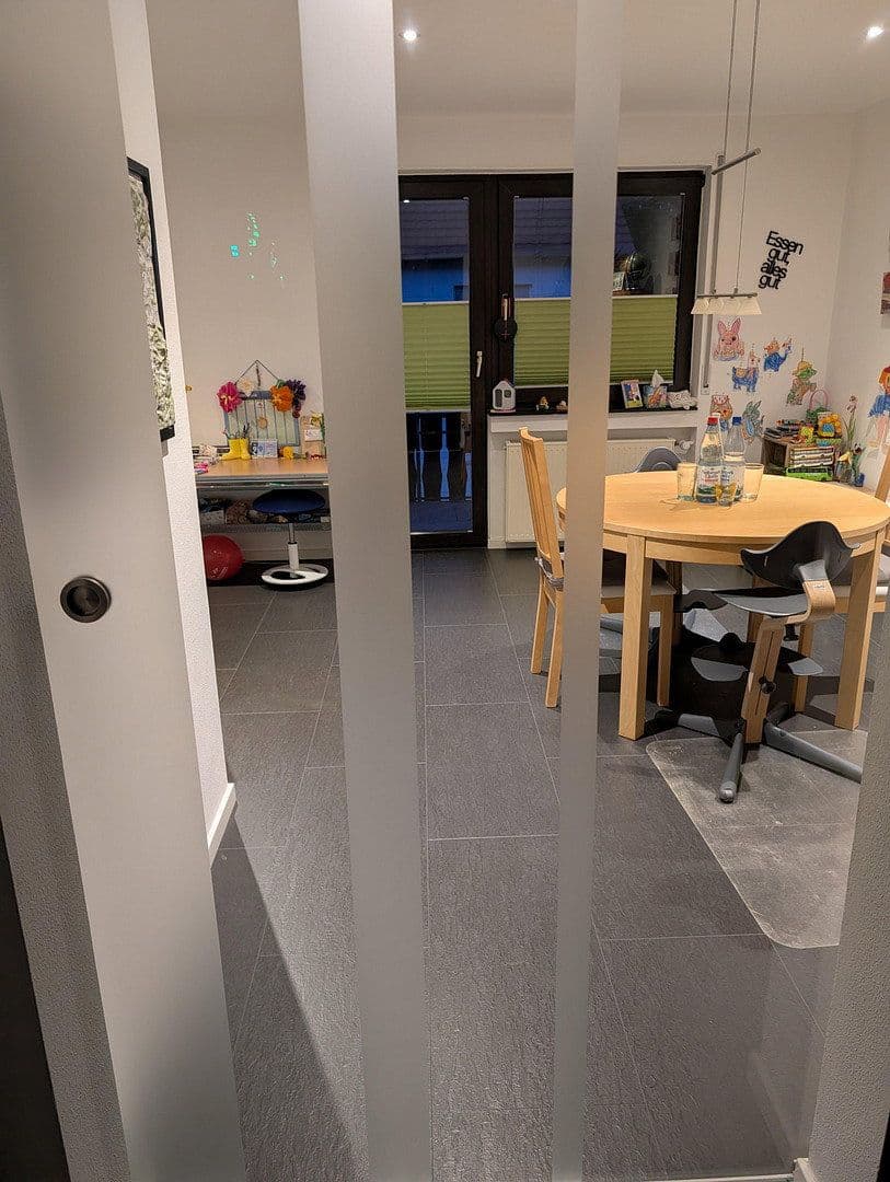 Prenájom bytu 4-izbový 123 m², Neckartenzlinger Str. 5A, Bempflingen, Bádensko-Wurttembersko Prenájom bytu 4-izbový 123 m², Neckartenzlinger Str. 5A, Bempflingen, Bádensko-Wurttembersko