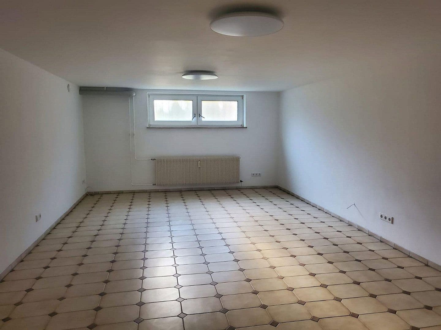 Prenájom bytu 5-izbový 146 m², Zeller Strasse 26, Margetshöchheim, Bavorsko Prenájom bytu 5-izbový 146 m², Zeller Strasse 26, Margetshöchheim, Bavorsko