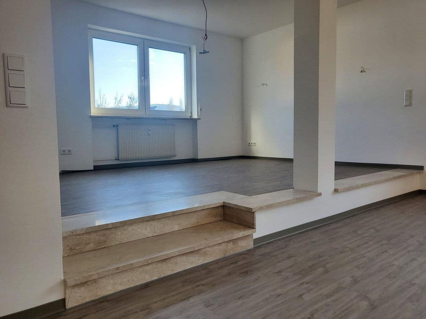 Prenájom bytu 5-izbový 146 m², Zeller Strasse 26, Margetshöchheim, Bavorsko Prenájom bytu 5-izbový 146 m², Zeller Strasse 26, Margetshöchheim, Bavorsko
