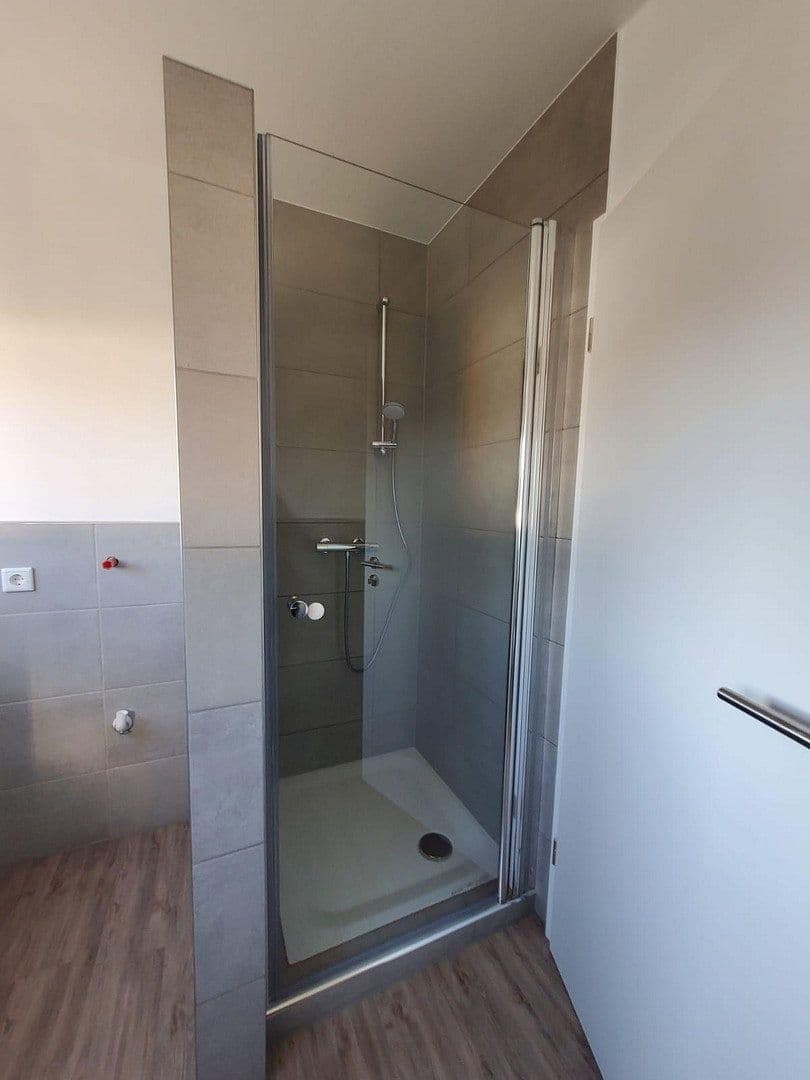 Prenájom bytu 5-izbový 146 m², Zeller Strasse 26, Margetshöchheim, Bavorsko Prenájom bytu 5-izbový 146 m², Zeller Strasse 26, Margetshöchheim, Bavorsko