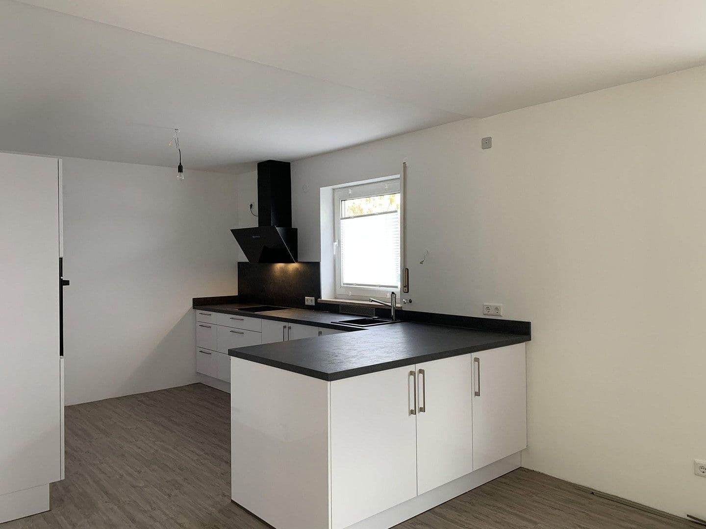 Prenájom bytu 5-izbový 146 m², Zeller Strasse 26, Margetshöchheim, Bavorsko Prenájom bytu 5-izbový 146 m², Zeller Strasse 26, Margetshöchheim, Bavorsko
