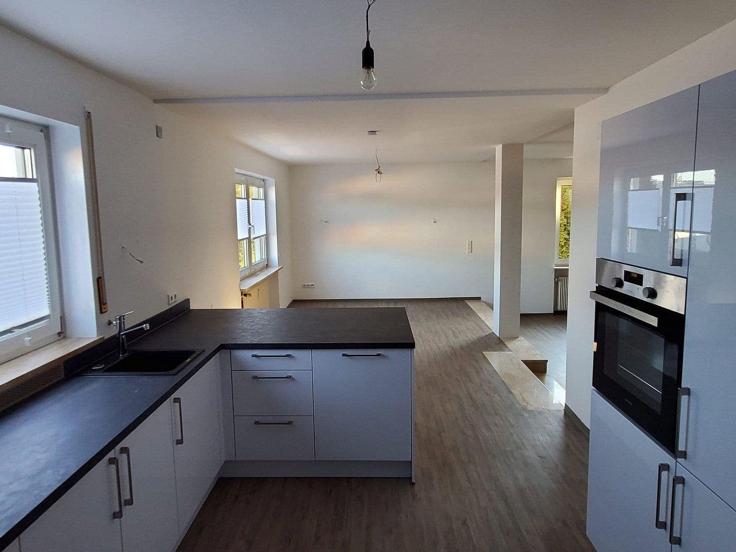 Prenájom bytu 5-izbový 146 m², Zeller Strasse 26, Margetshöchheim, Bavorsko Prenájom bytu 5-izbový 146 m², Zeller Strasse 26, Margetshöchheim, Bavorsko