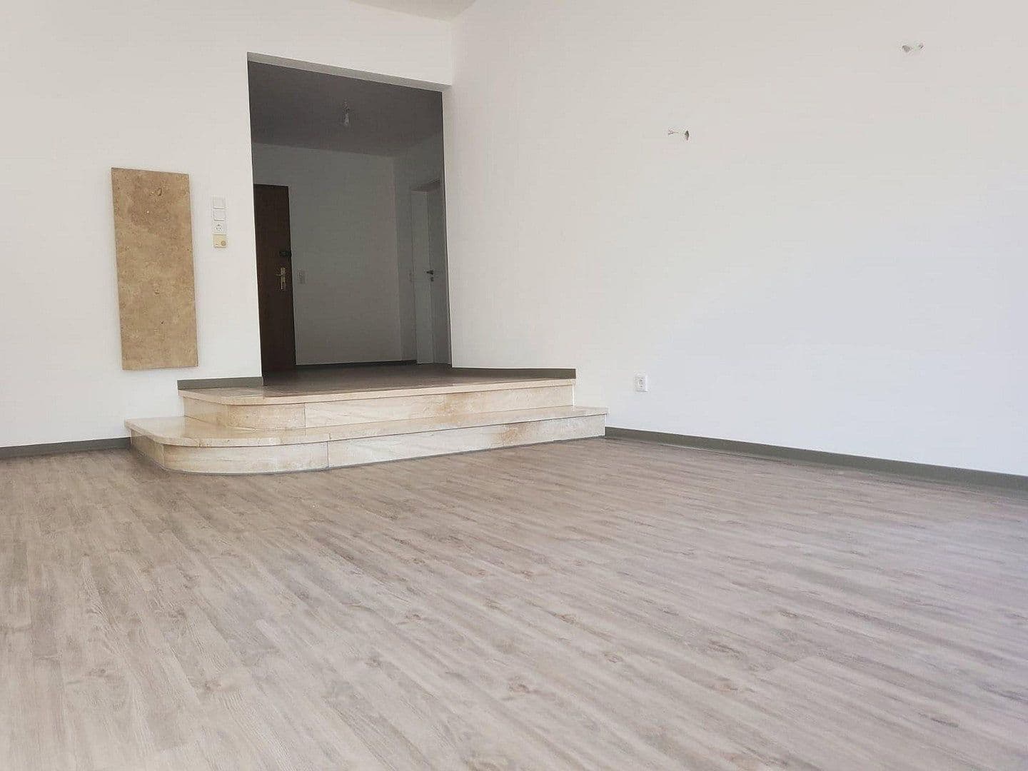 Prenájom bytu 5-izbový 146 m², Zeller Strasse 26, Margetshöchheim, Bavorsko Prenájom bytu 5-izbový 146 m², Zeller Strasse 26, Margetshöchheim, Bavorsko