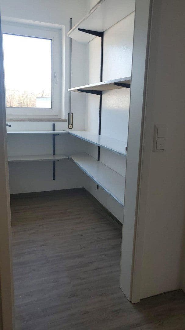 Prenájom bytu 5-izbový 146 m², Zeller Strasse 26, Margetshöchheim, Bavorsko Prenájom bytu 5-izbový 146 m², Zeller Strasse 26, Margetshöchheim, Bavorsko