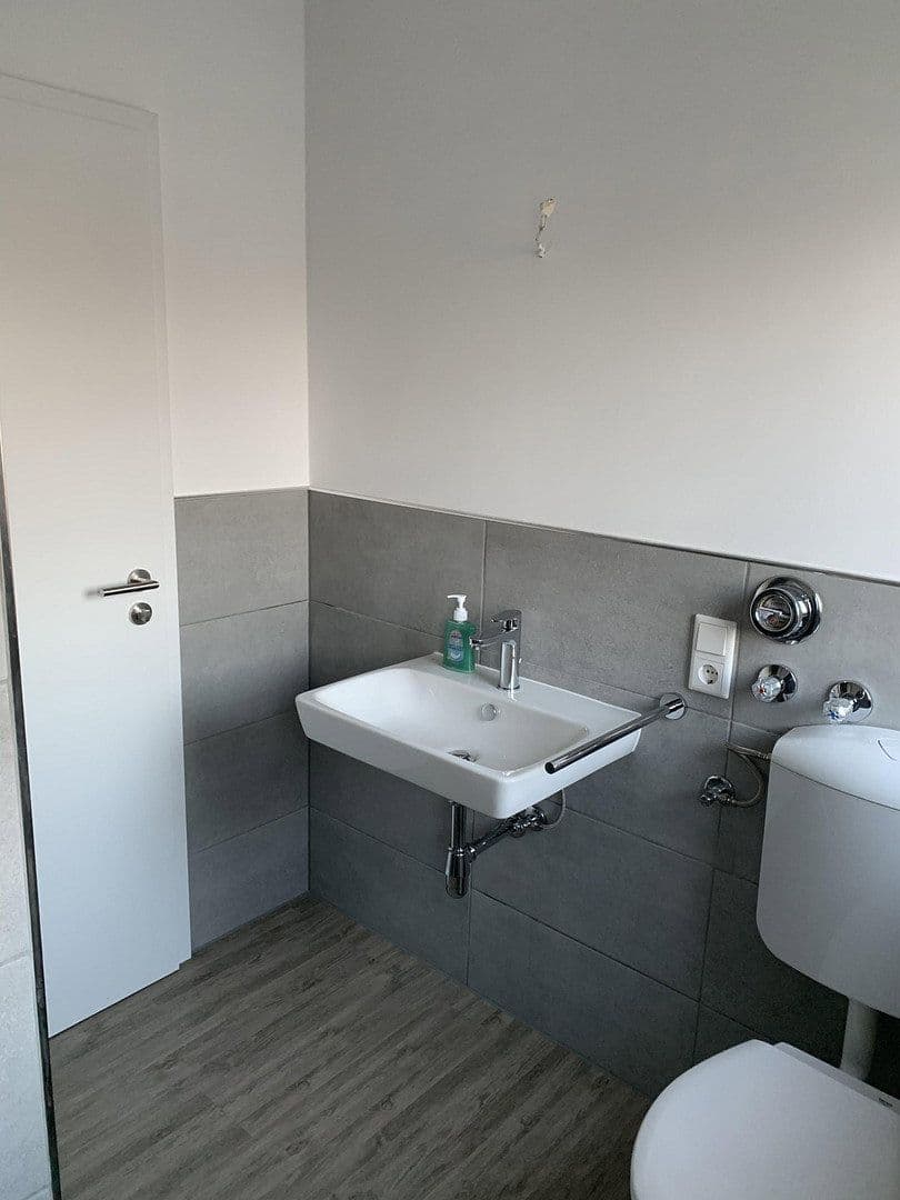 Prenájom bytu 5-izbový 146 m², Zeller Strasse 26, Margetshöchheim, Bavorsko Prenájom bytu 5-izbový 146 m², Zeller Strasse 26, Margetshöchheim, Bavorsko