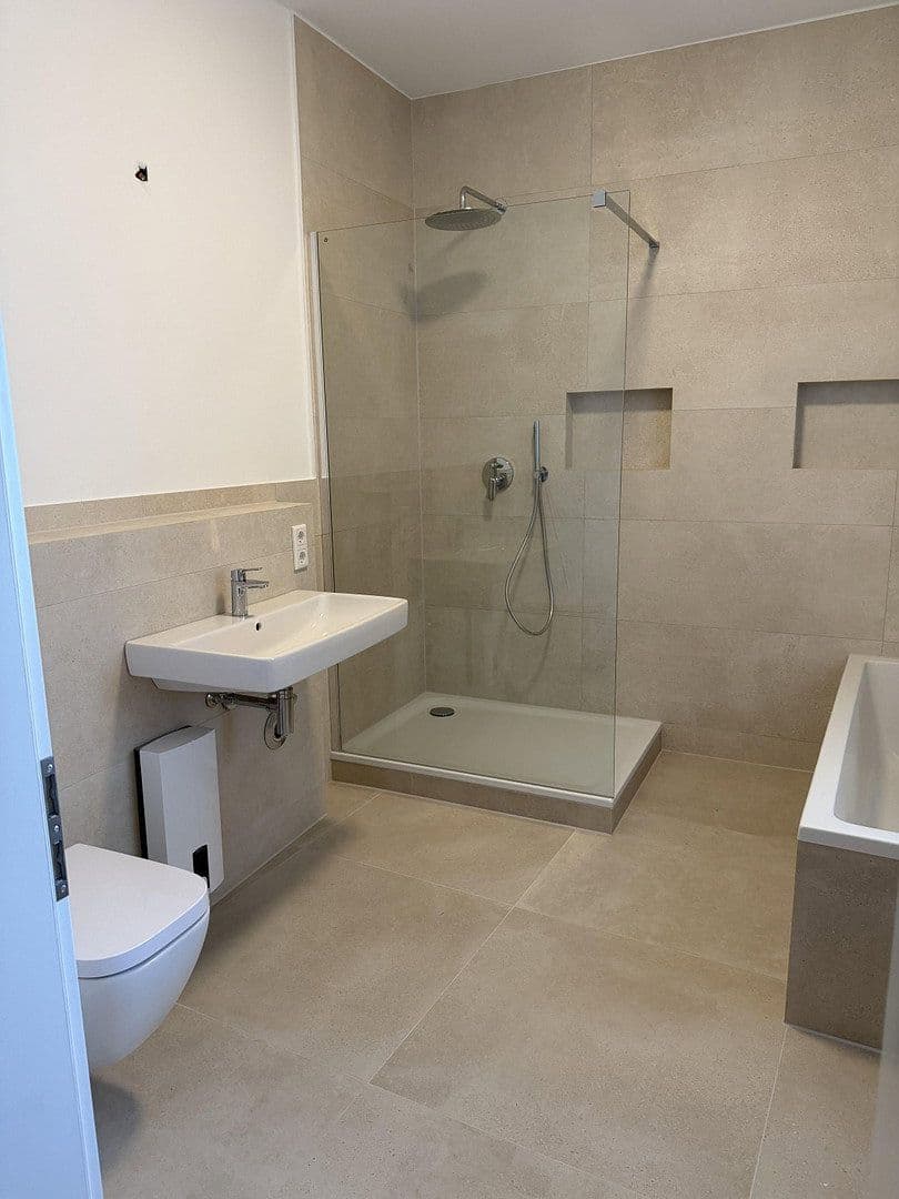 Prenájom bytu 2-izbový 85 m², Langenfeld (Rheinland), Severné Porýnie - Westfálsko Prenájom bytu 2-izbový 85 m², Langenfeld (Rheinland), Severné Porýnie - Westfálsko
