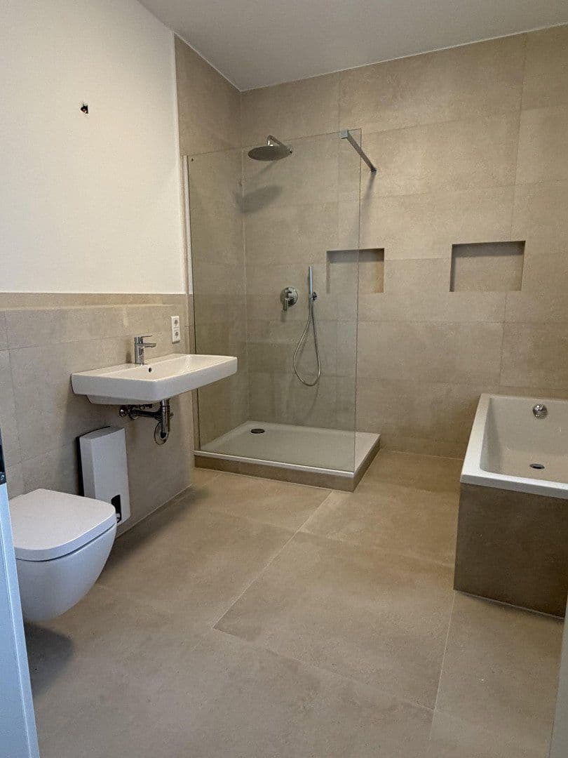 Prenájom bytu 2-izbový 85 m², Langenfeld (Rheinland), Severné Porýnie - Westfálsko Prenájom bytu 2-izbový 85 m², Langenfeld (Rheinland), Severné Porýnie - Westfálsko
