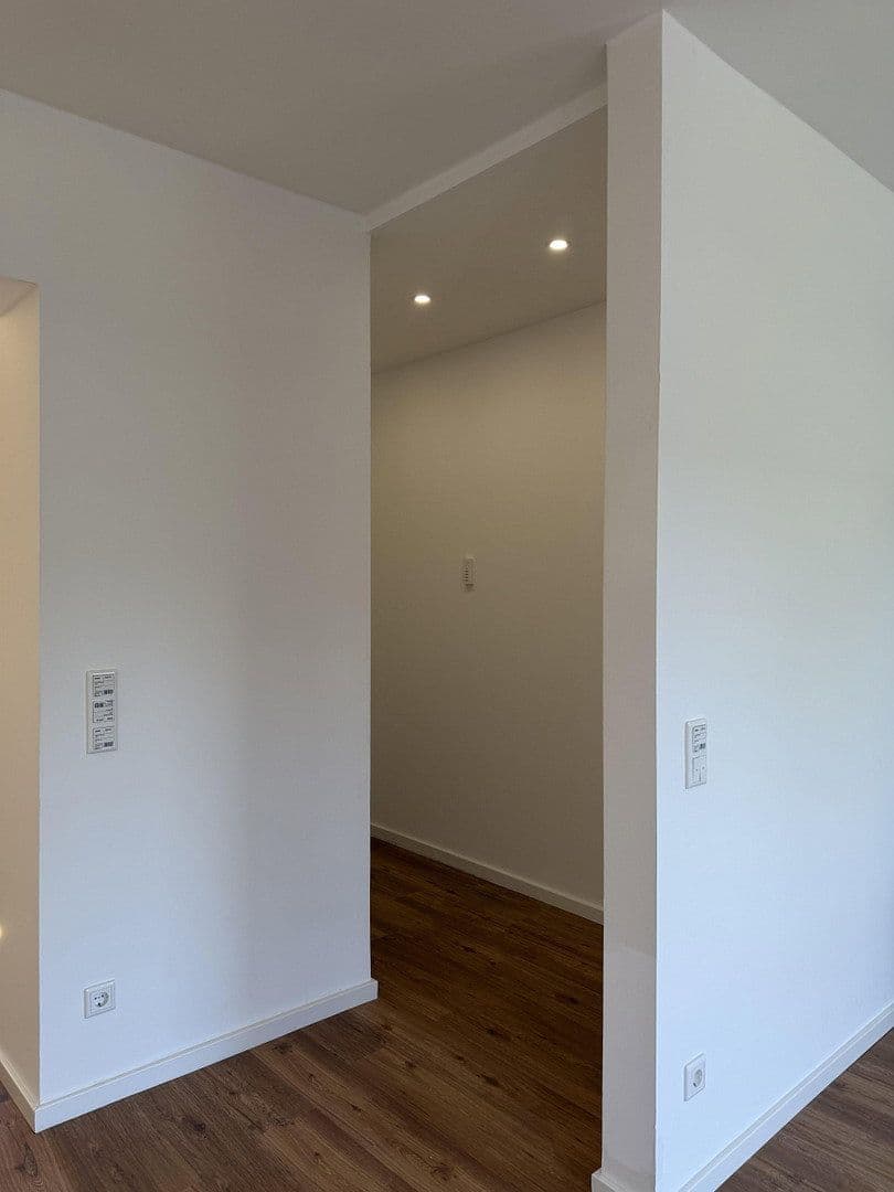Prenájom bytu 2-izbový 85 m², Langenfeld (Rheinland), Severné Porýnie - Westfálsko Prenájom bytu 2-izbový 85 m², Langenfeld (Rheinland), Severné Porýnie - Westfálsko