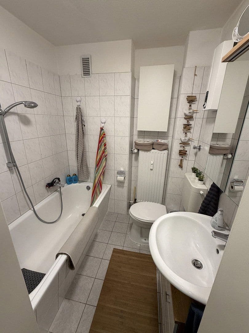 Prenájom bytu 3-izbový 70 m², Konstantinstraße 133, Mönchengladbach, Severné Porýnie - Westfálsko Prenájom bytu 3-izbový 70 m², Konstantinstraße 133, Mönchengladbach, Severné Porýnie - Westfálsko