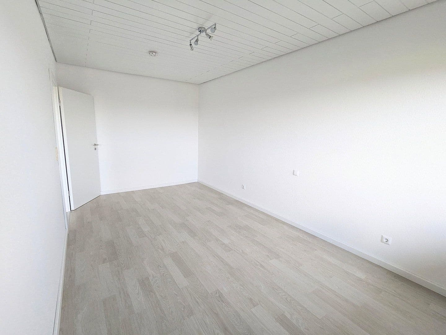 Prenájom bytu 2-izbový 67 m², Woogstr. 36, Neuhofen, Porýnie-Falcko Prenájom bytu 2-izbový 67 m², Woogstr. 36, Neuhofen, Porýnie-Falcko