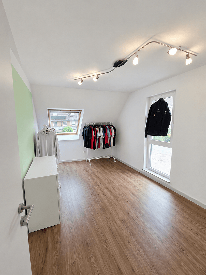 Predaj domu 191 m², pozemek 350 m², Heinrich-Cleas-Str.40B, Leverkusen, Severné Porýnie - Westfálsko Predaj domu 191 m², pozemek 350 m², Heinrich-Cleas-Str.40B, Leverkusen, Severné Porýnie - Westfálsko