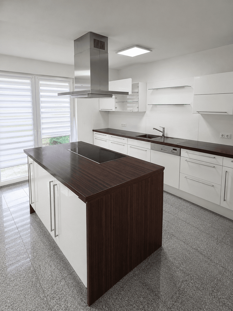 Predaj domu 191 m², pozemek 350 m², Heinrich-Cleas-Str.40B, Leverkusen, Severné Porýnie - Westfálsko Predaj domu 191 m², pozemek 350 m², Heinrich-Cleas-Str.40B, Leverkusen, Severné Porýnie - Westfálsko