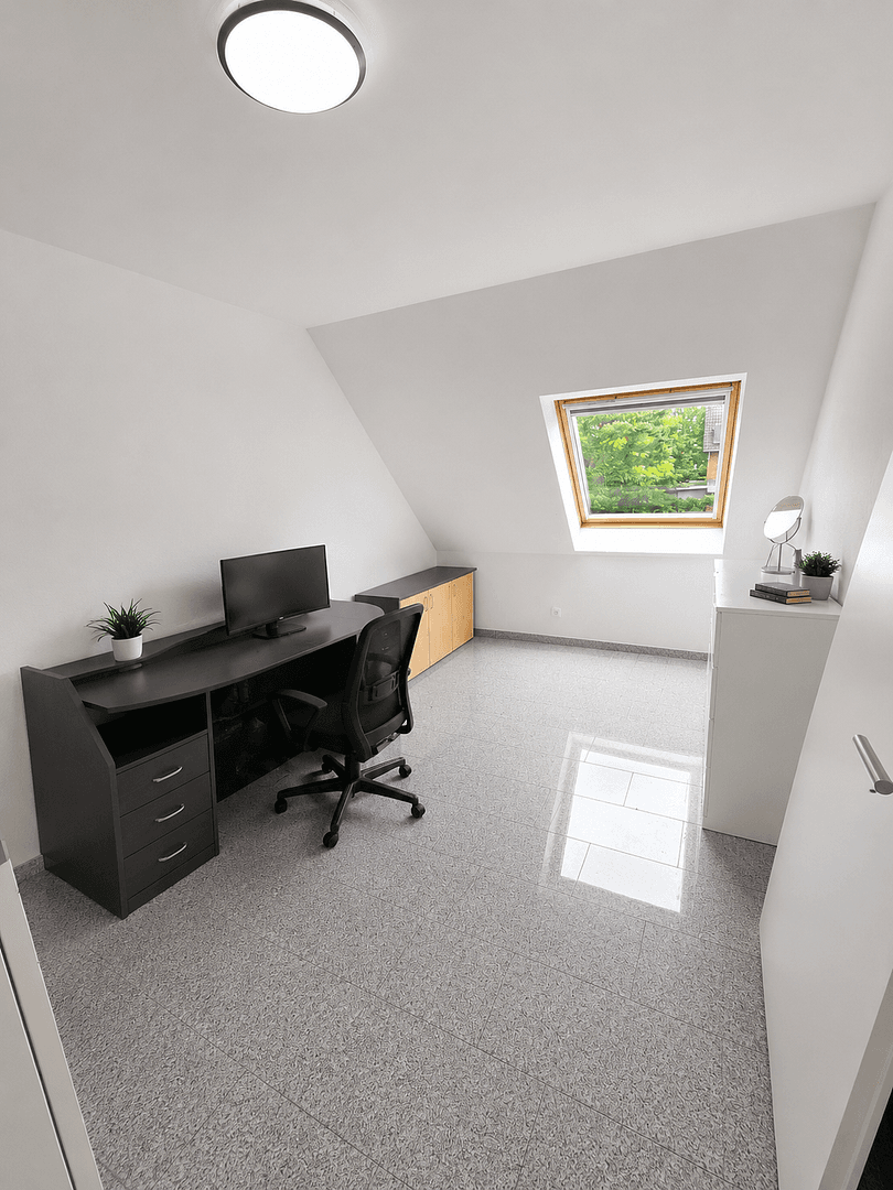 Predaj domu 191 m², pozemek 350 m², Heinrich-Cleas-Str.40B, Leverkusen, Severné Porýnie - Westfálsko Predaj domu 191 m², pozemek 350 m², Heinrich-Cleas-Str.40B, Leverkusen, Severné Porýnie - Westfálsko