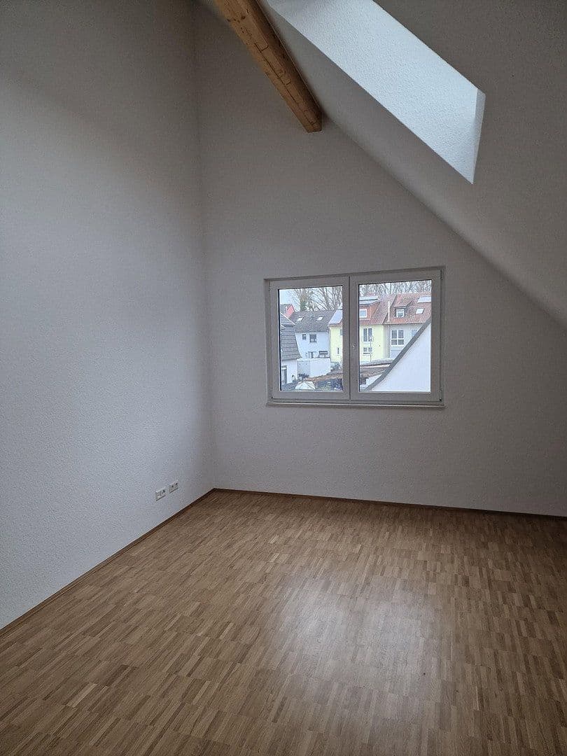 Prenájom domu 155 m², pozemek 8 m², Neureuter Hauptstraße 314, Karlsruhe, Bádensko-Wurttembersko Prenájom domu 155 m², pozemek 8 m², Neureuter Hauptstraße 314, Karlsruhe, Bádensko-Wurttembersko