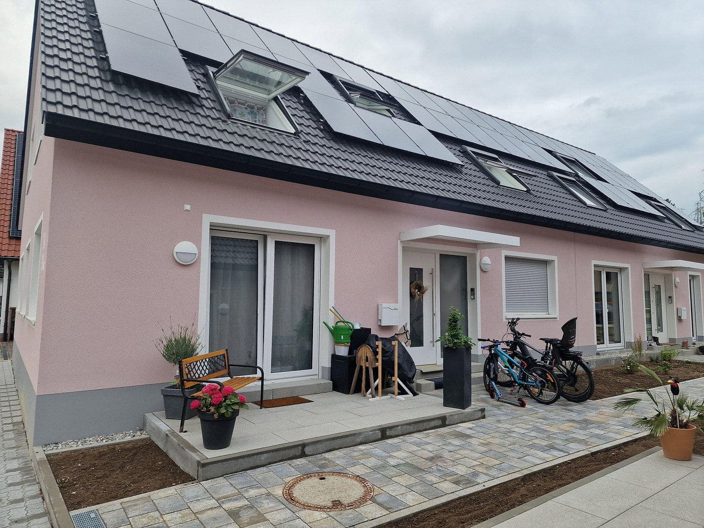 Prenájom domu 155 m², pozemek 8 m², Neureuter Hauptstraße 314, Karlsruhe, Bádensko-Wurttembersko Prenájom domu 155 m², pozemek 8 m², Neureuter Hauptstraße 314, Karlsruhe, Bádensko-Wurttembersko