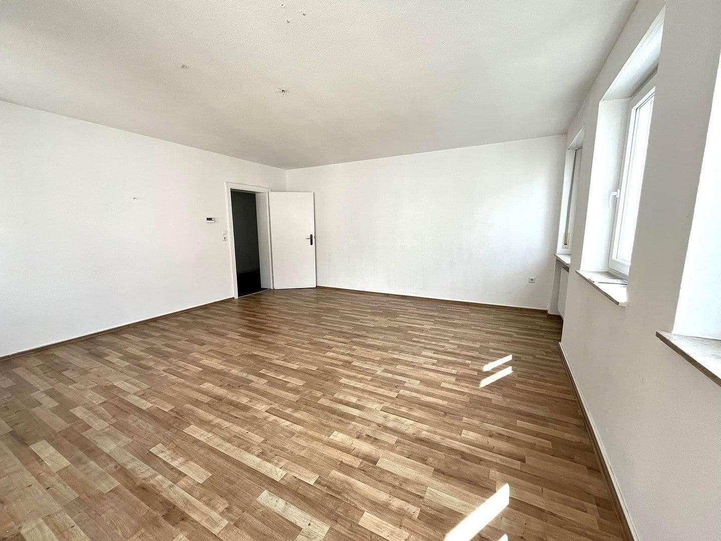 Prenájom bytu 4-izbový 125 m², tiedgestraße 4a, Hannover, Dolné Sasko Prenájom bytu 4-izbový 125 m², tiedgestraße 4a, Hannover, Dolné Sasko
