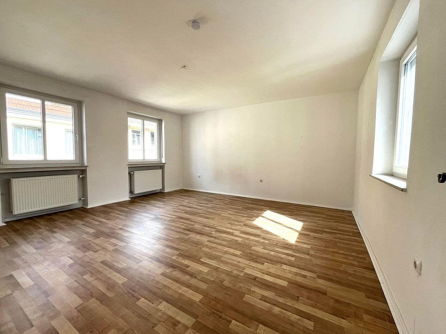 Prenájom bytu 4-izbový 125 m², tiedgestraße 4a, Hannover, Dolné Sasko Prenájom bytu 4-izbový 125 m², tiedgestraße 4a, Hannover, Dolné Sasko