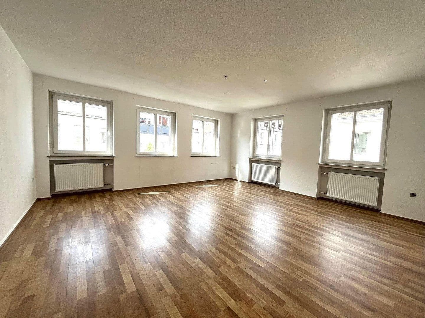 Prenájom bytu 4-izbový 125 m², tiedgestraße 4a, Hannover, Dolné Sasko Prenájom bytu 4-izbový 125 m², tiedgestraße 4a, Hannover, Dolné Sasko
