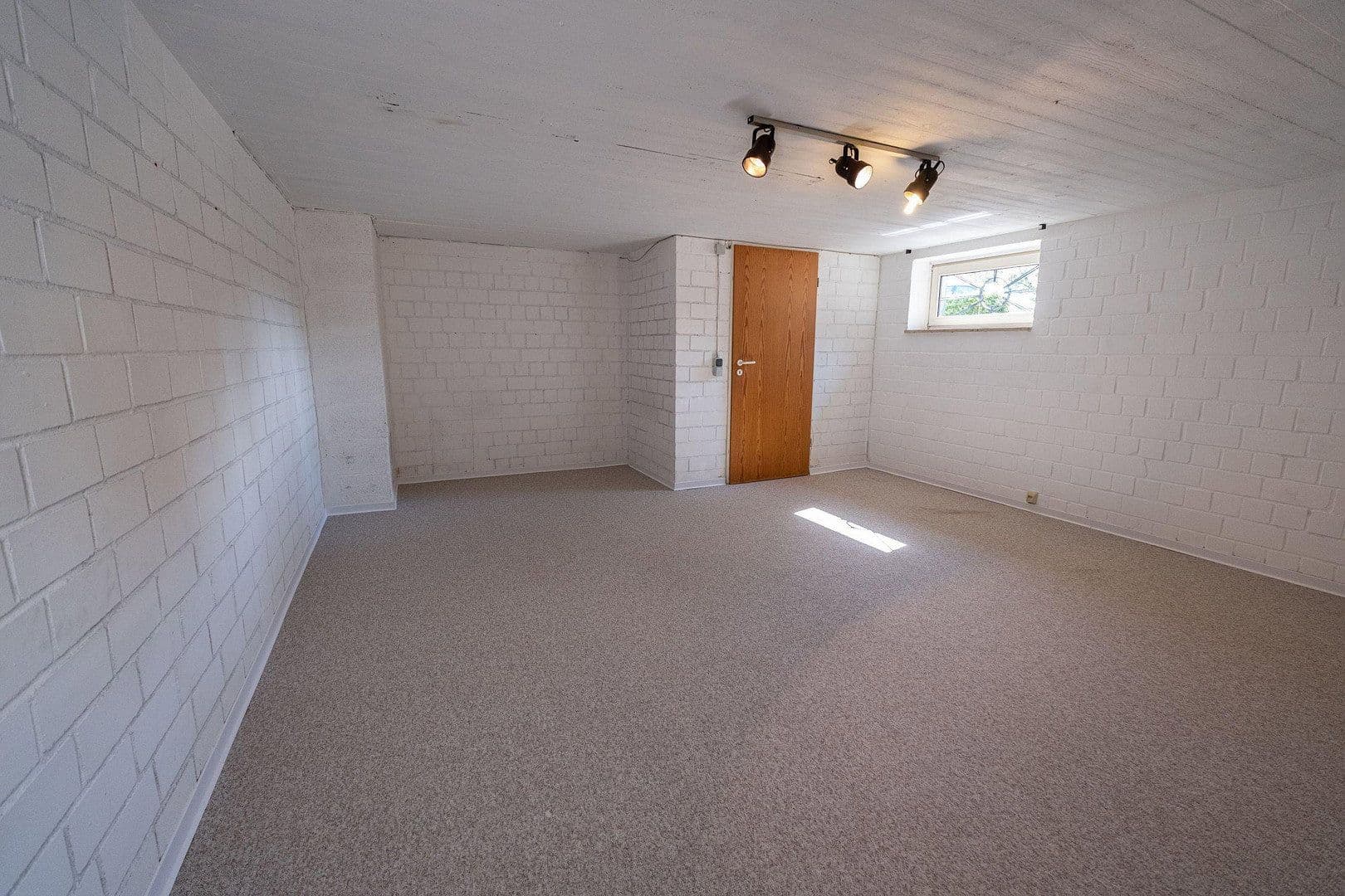 Predaj domu 98 m², pozemek 210 m², Nienbrügger Weg 18, Kiel, Šlezvicko-Holštajnsko Predaj domu 98 m², pozemek 210 m², Nienbrügger Weg 18, Kiel, Šlezvicko-Holštajnsko