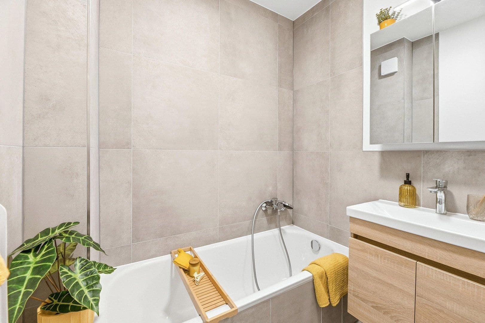 Prenájom bytu 3-izbový 77 m², Mirabellenstrasse 74, Stuttgart Obertürkheim, Bádensko-Wurttembersko Prenájom bytu 3-izbový 77 m², Mirabellenstrasse 74, Stuttgart Obertürkheim, Bádensko-Wurttembersko
