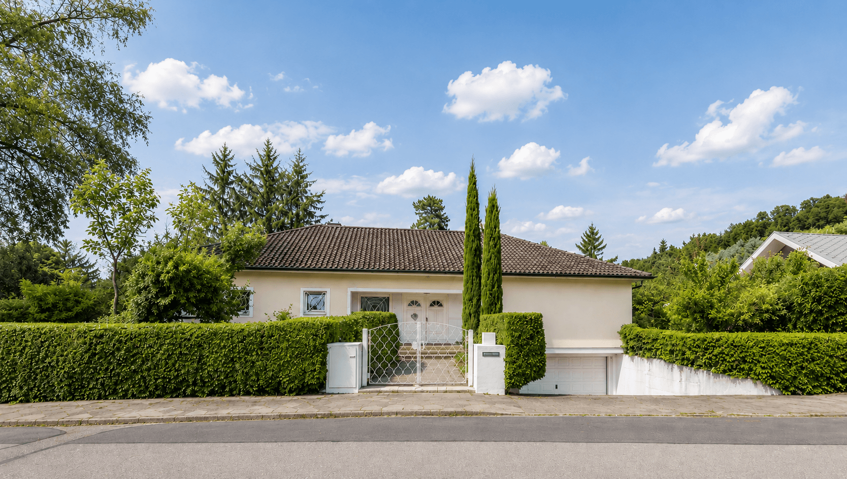 Predaj domu 320 m², pozemek 1.334 m², Karlsruhe, Bádensko-Wurttembersko Predaj domu 320 m², pozemek 1.334 m², Karlsruhe, Bádensko-Wurttembersko