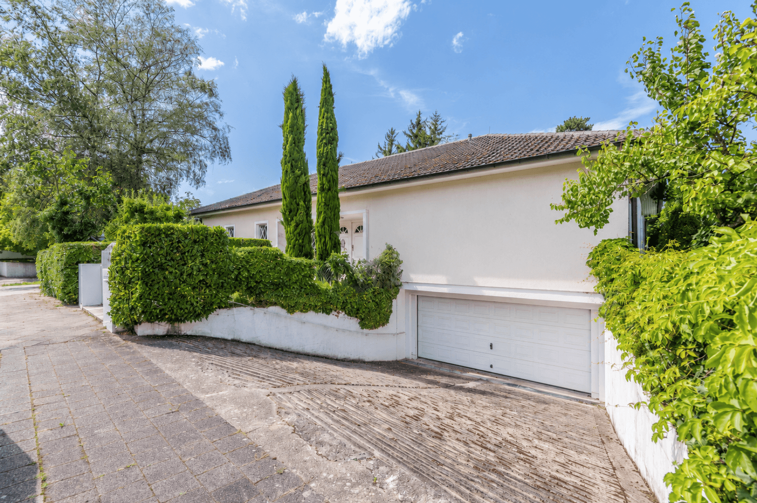 Predaj domu 320 m², pozemek 1.334 m², Karlsruhe, Bádensko-Wurttembersko Predaj domu 320 m², pozemek 1.334 m², Karlsruhe, Bádensko-Wurttembersko