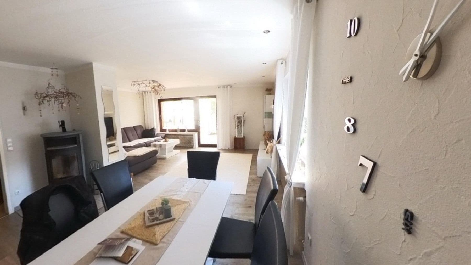 Predaj domu 200 m², pozemek 881 m², Hameln, Dolné Sasko Predaj domu 200 m², pozemek 881 m², Hameln, Dolné Sasko