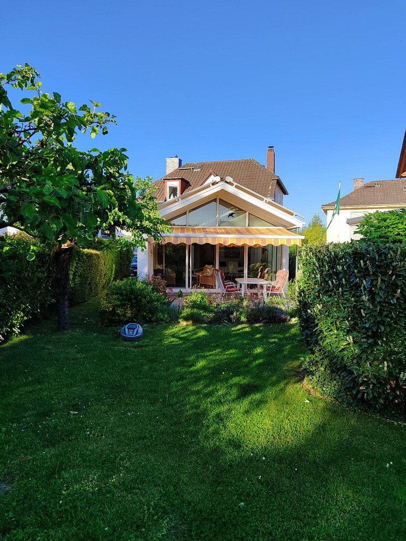 Predaj domu 130 m², pozemek 673 m², Schwalbach am Taunus, Hesensko Predaj domu 130 m², pozemek 673 m², Schwalbach am Taunus, Hesensko
