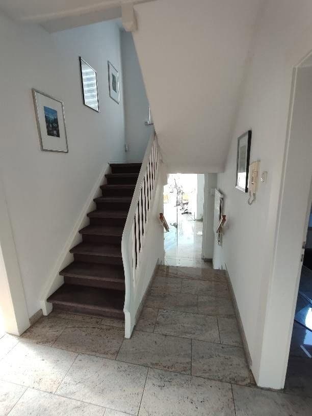 Predaj domu 130 m², pozemek 673 m², Schwalbach am Taunus, Hesensko Predaj domu 130 m², pozemek 673 m², Schwalbach am Taunus, Hesensko