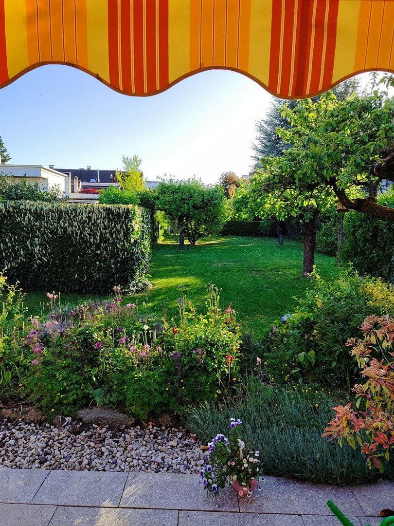 Predaj domu 130 m², pozemek 673 m², Schwalbach am Taunus, Hesensko Predaj domu 130 m², pozemek 673 m², Schwalbach am Taunus, Hesensko