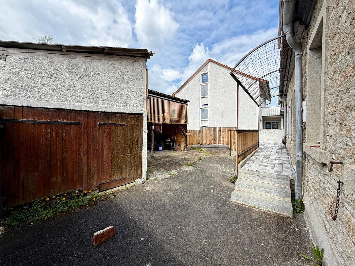 Predaj domu 208 m², pozemek 474 m², Albertshofen, Bavorsko Predaj domu 208 m², pozemek 474 m², Albertshofen, Bavorsko