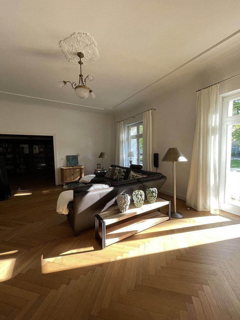 Predaj domu 335 m², pozemek 2.056 m², Berlin, Berlín Predaj domu 335 m², pozemek 2.056 m², Berlin, Berlín