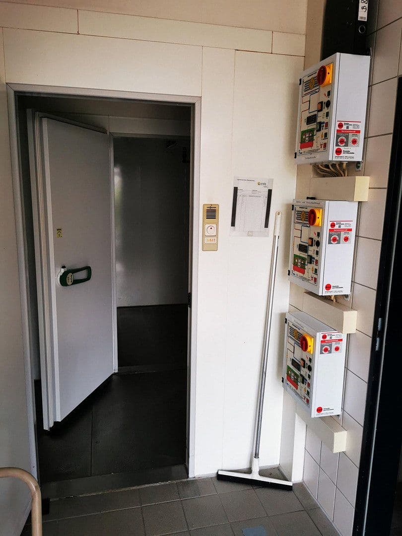 Prenájom domu 980 m², pozemek 8.487 m², Am Sandhop 2, Neustadt am Rübenberge, Dolné Sasko Prenájom domu 980 m², pozemek 8.487 m², Am Sandhop 2, Neustadt am Rübenberge, Dolné Sasko