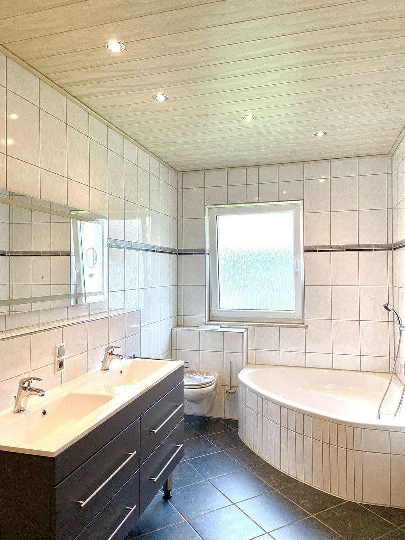 Prenájom bytu 4-izbový 120 m², Bad Steben, Bavorsko Prenájom bytu 4-izbový 120 m², Bad Steben, Bavorsko