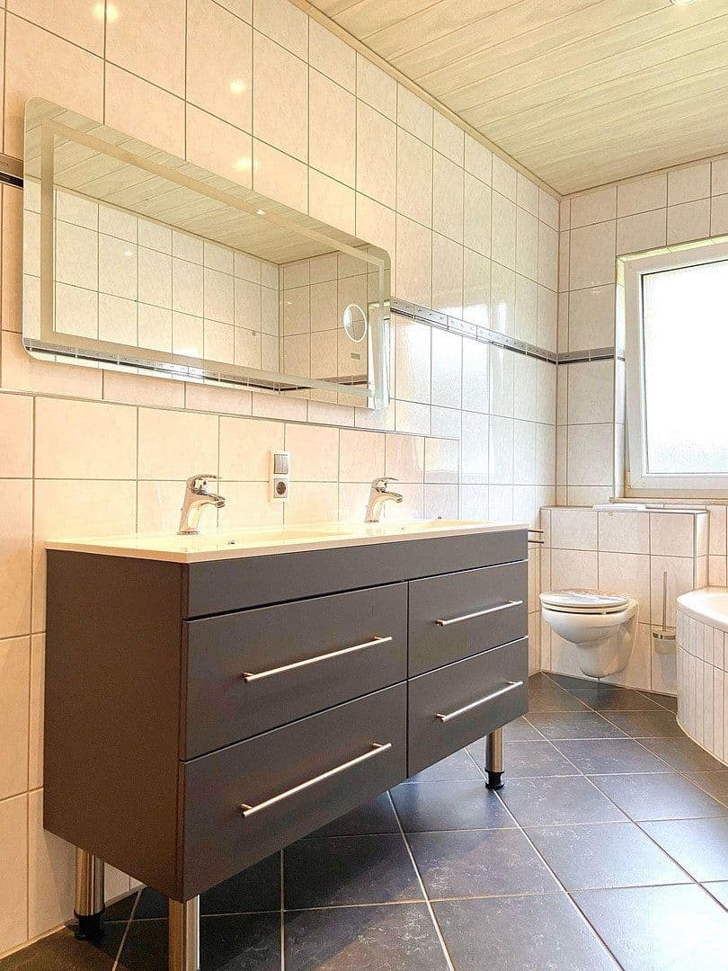 Prenájom bytu 4-izbový 120 m², Bad Steben, Bavorsko Prenájom bytu 4-izbový 120 m², Bad Steben, Bavorsko