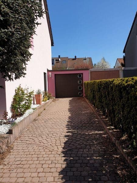 Predaj domu 140 m², pozemek 360 m², Nürnberg, Bavorsko Predaj domu 140 m², pozemek 360 m², Nürnberg, Bavorsko