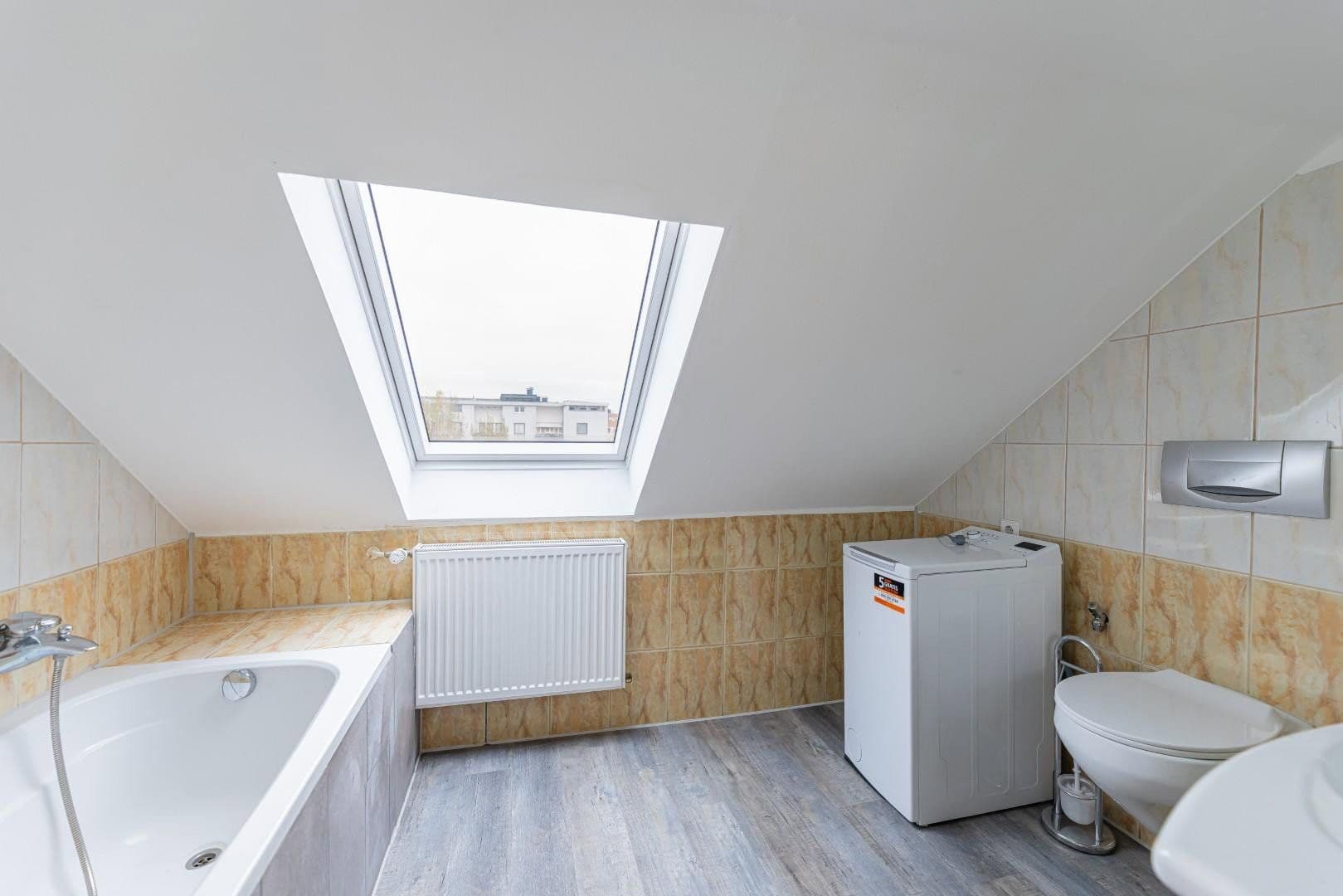 Prenájom bytu 3-izbový 80 m², Konradstr., Nürnberg, Bavorsko Prenájom bytu 3-izbový 80 m², Konradstr., Nürnberg, Bavorsko