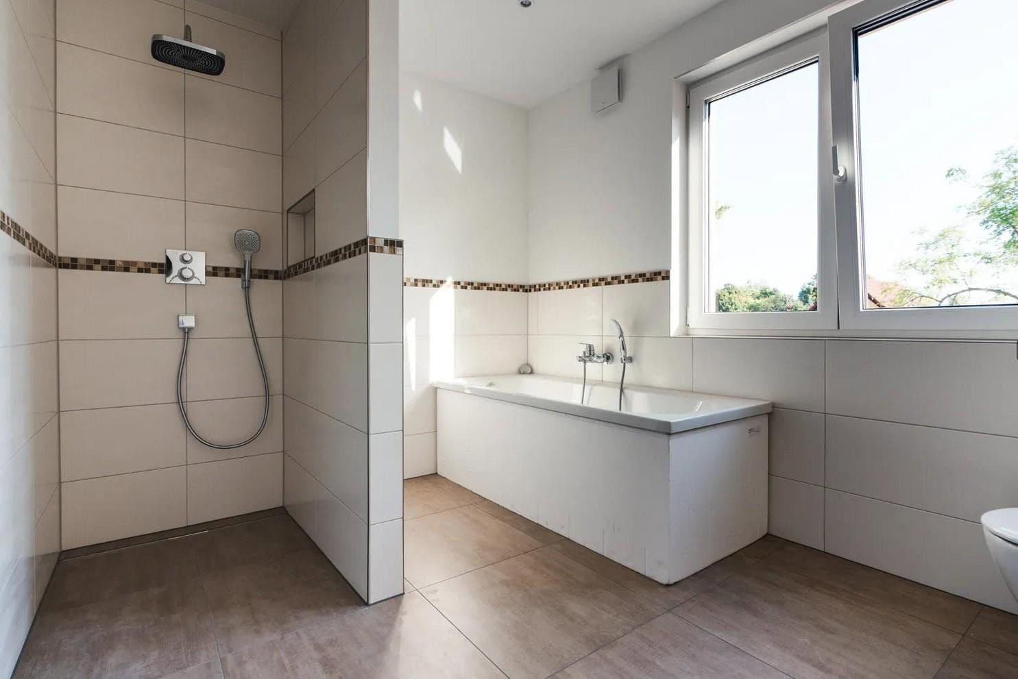 Predaj domu 143 m², pozemek 350 m², Seepromenade 40b, Falkensee, Brandenbursko Predaj domu 143 m², pozemek 350 m², Seepromenade 40b, Falkensee, Brandenbursko