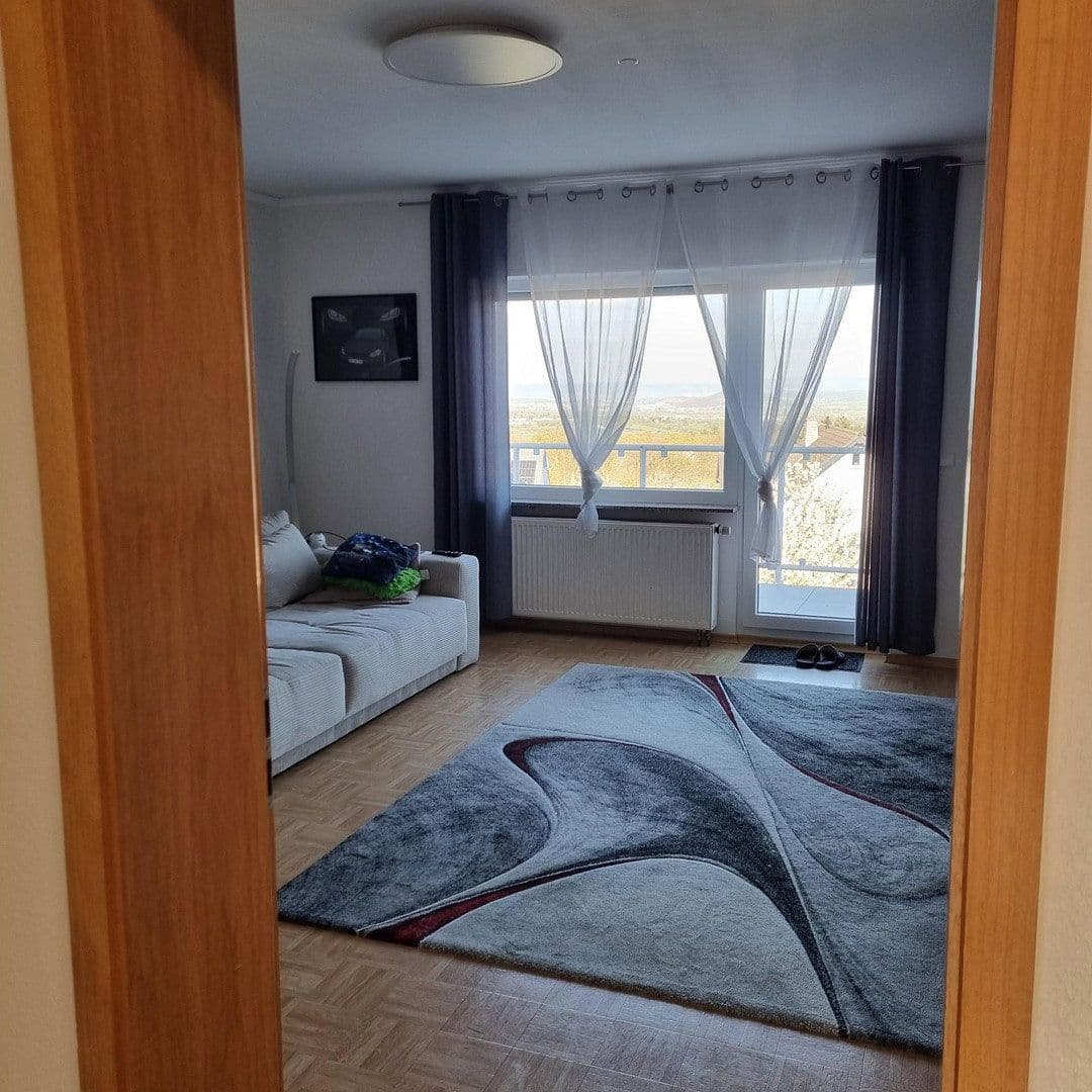 Prenájom bytu 3-izbový 95 m², Ettringen, Porýnie-Falcko Prenájom bytu 3-izbový 95 m², Ettringen, Porýnie-Falcko